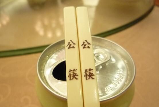 公勺公筷指的是什么，公勺公筷与自用餐具应通过不同什么区分？图3