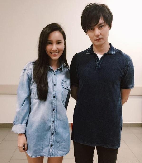 女星江倩龄因车祸离开,隐婚丈夫首度露面,告别仪式上泣不成声