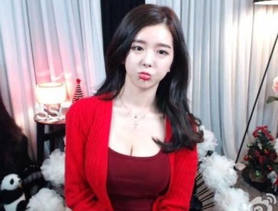 尹素婉是怎么走红的 尹素婉舞蹈经典动作火辣的身材