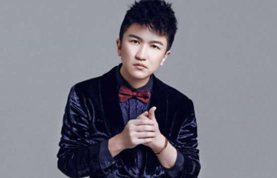 李晟个人资料简介、现任老公是谁