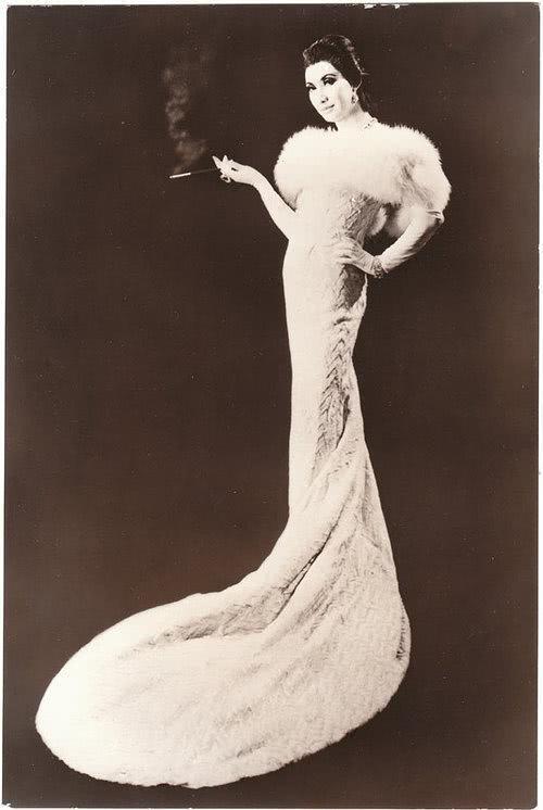 美轮明宏个人资料写真作品