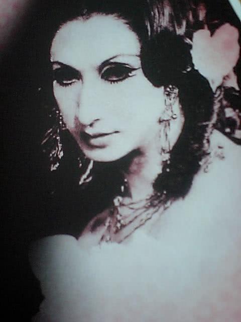 美轮明宏个人资料写真作品