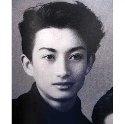 美轮明宏个人资料写真作品