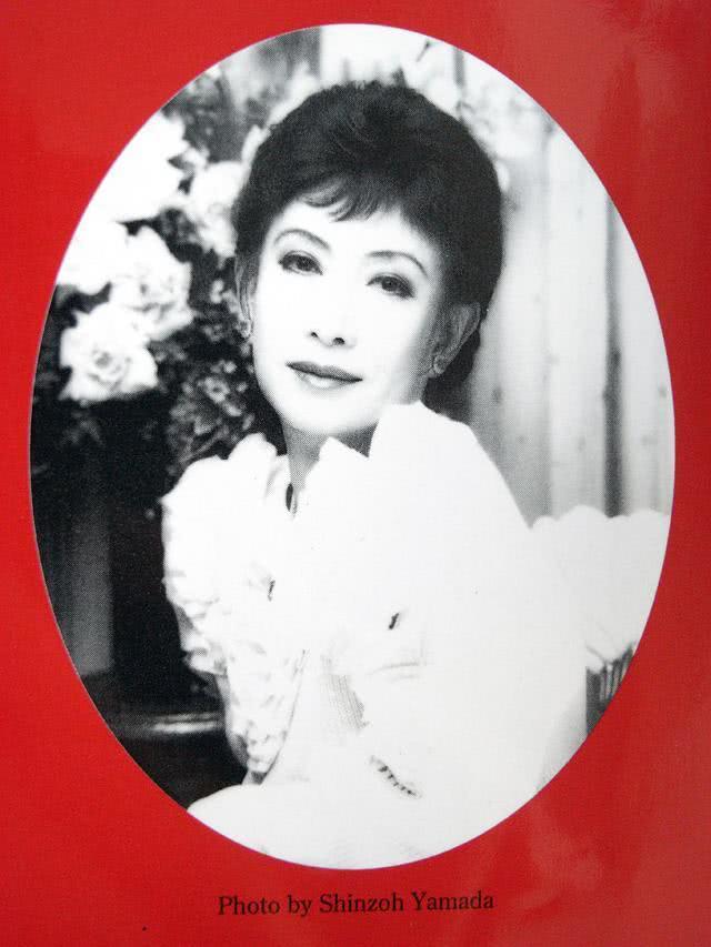 美轮明宏个人资料写真作品