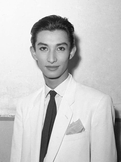 美轮明宏个人资料写真作品