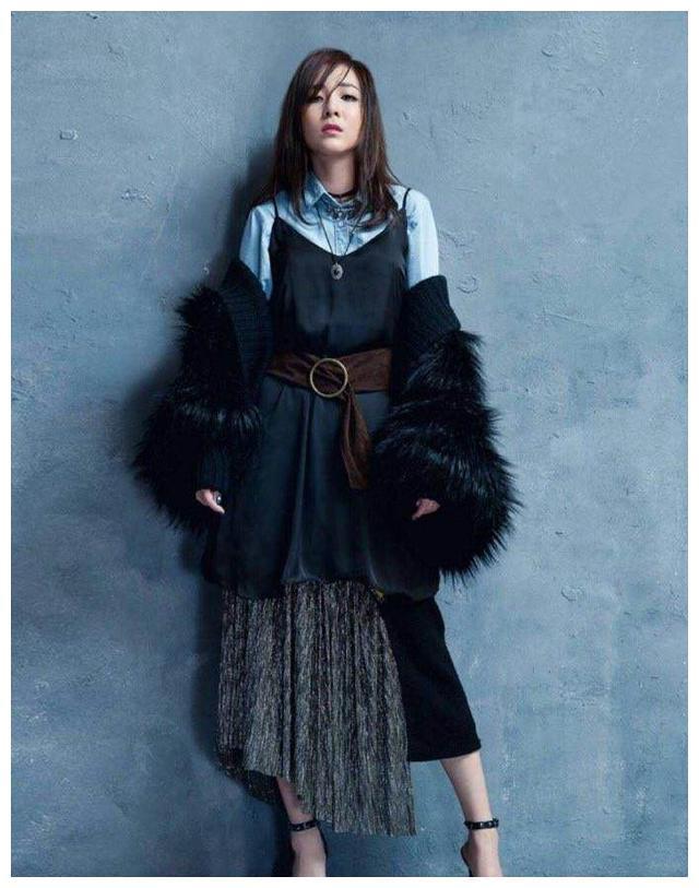 朴山多拉衣帽间再公开，运动鞋成亮点，怪不得是易烊千玺女神！