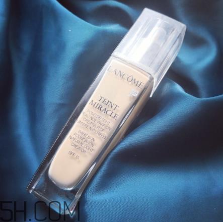 兰蔻奇迹粉底液和ysl新超模粉底液对比 兰蔻奇迹薄纱粉底液使用效果 兰蔻奇迹粉底液和ysl新超模粉底液对比 兰蔻奇迹薄纱粉底液使用效果