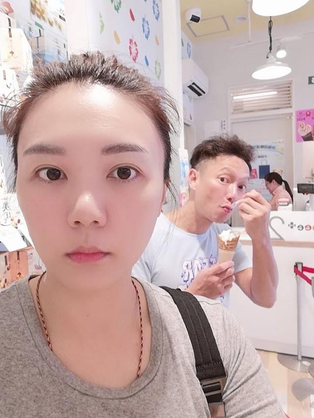 谢祖武和岳翎生活合照（谢祖武一家的近况如何）