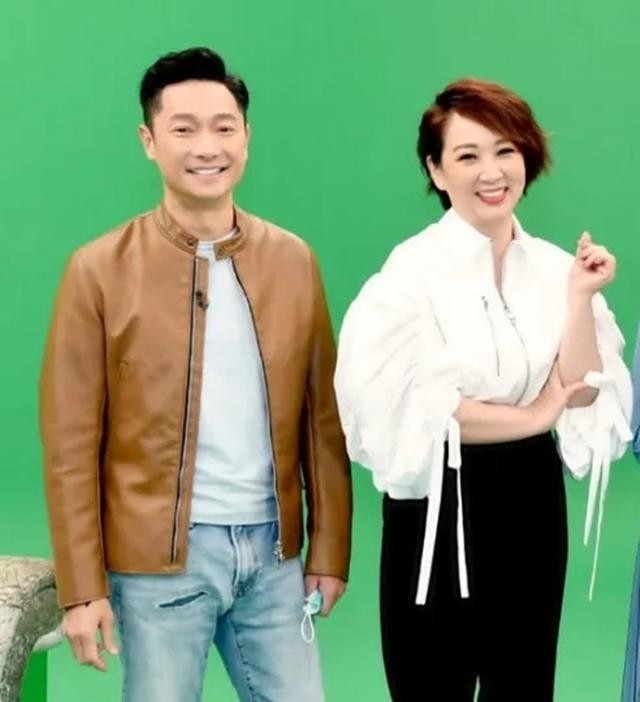 谢祖武和岳翎生活合照（谢祖武一家的近况如何）