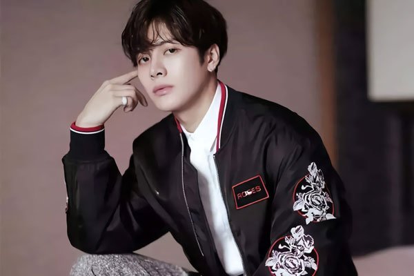 王嘉尔jackson抽烟 越来越多明星抽烟被拍会影响形象吗