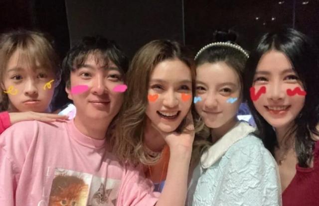 王思聪生日聚会被拍（王思聪生日派对现状）(6)