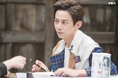 ​何炅结婚了吗是真的吗？网传他和王菁结婚真假看他回应！