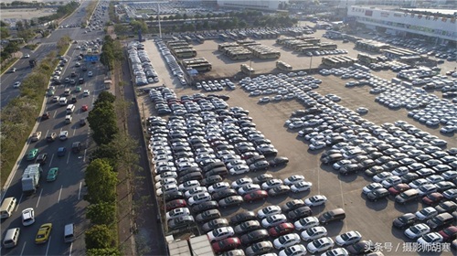 5号停机坪快成巨型停车场,昔日这可是广州国际机场哦