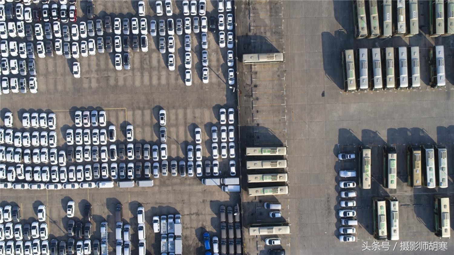 5号停机坪快成巨型停车场,昔日这可是广州国际机场哦