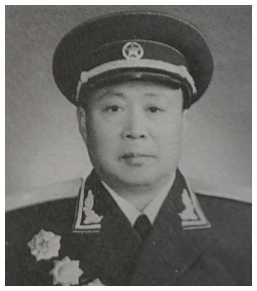 当年他是罗厚福将军的通讯兵，55授中将，老首长授大校他痛哭流涕