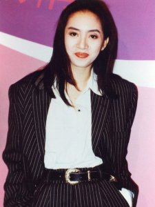 ​梅艳芳去世的时候是多少岁（梅艳芳是在哪年逝世的）