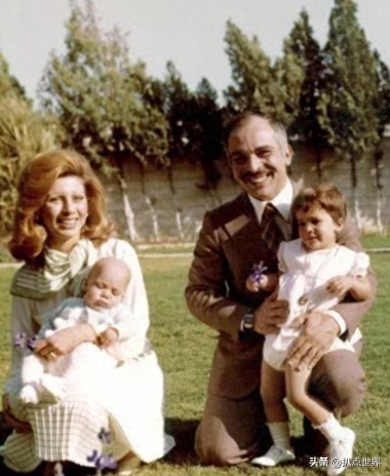 约旦传奇的“九命猫”国王，娶过四个妻子，个个才貌双全