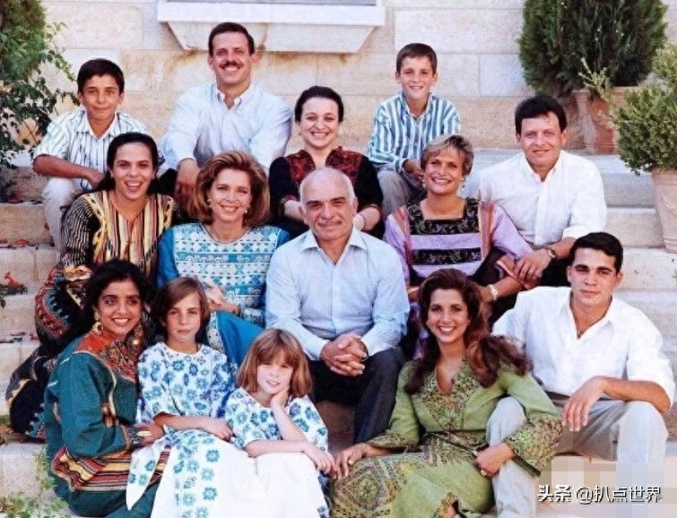 约旦传奇的“九命猫”国王，娶过四个妻子，个个才貌双全