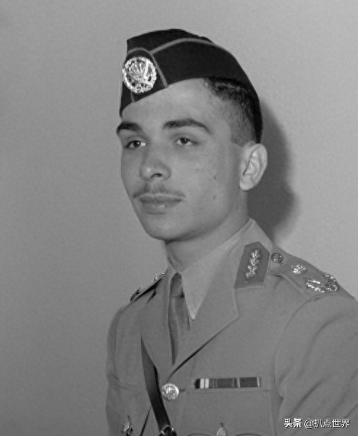 约旦传奇的“九命猫”国王，娶过四个妻子，个个才貌双全