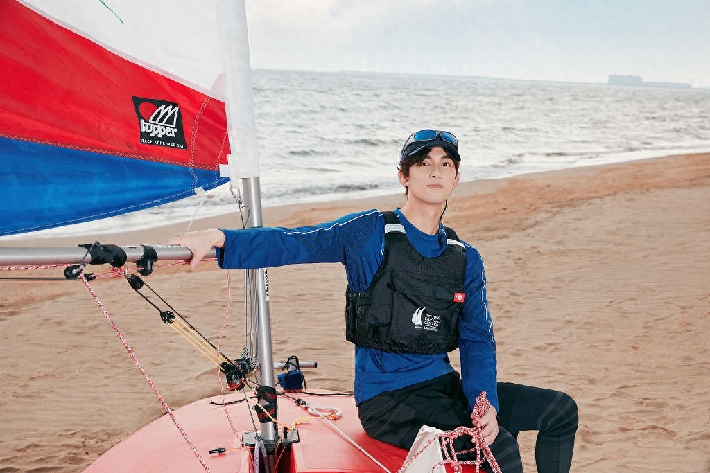 小伙儿贼帅！吴磊阳光健康形象受肯定 任帆船运动推广大使