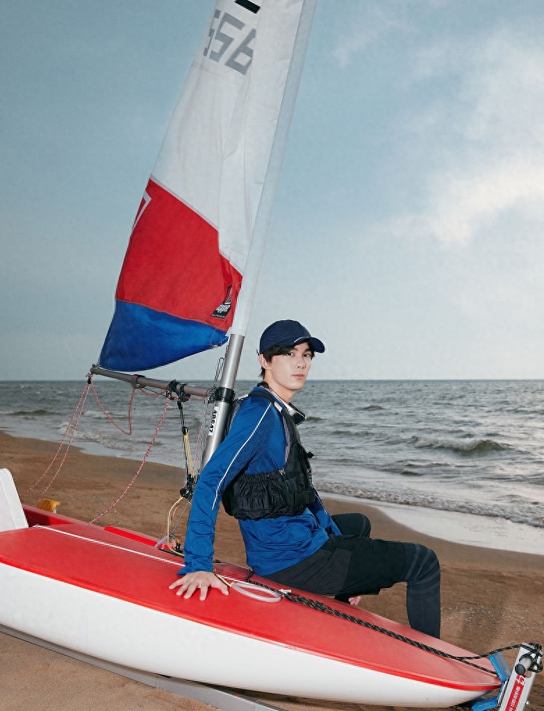 小伙儿贼帅！吴磊阳光健康形象受肯定 任帆船运动推广大使