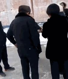 娘对即将被执行安乐死的儿子喊：念阿弥陀佛！大声念！