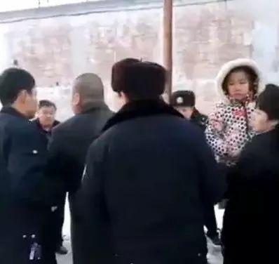 娘对即将被执行安乐死的儿子喊：念阿弥陀佛！大声念！