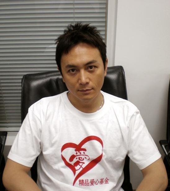 他的婚姻经历堪比王宝强，被妻子骗破产，养的6个孩子都非亲生