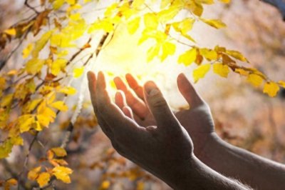 ​老公出差2月回来，晚上亲热时忍不住叫出声，我成了全小区名人