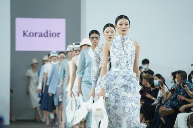 巴黎时装周都有哪些品牌(这些时尚品牌惊艳了整个深圳时装周)(5)