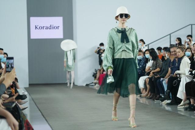 巴黎时装周都有哪些品牌(这些时尚品牌惊艳了整个深圳时装周)(4)