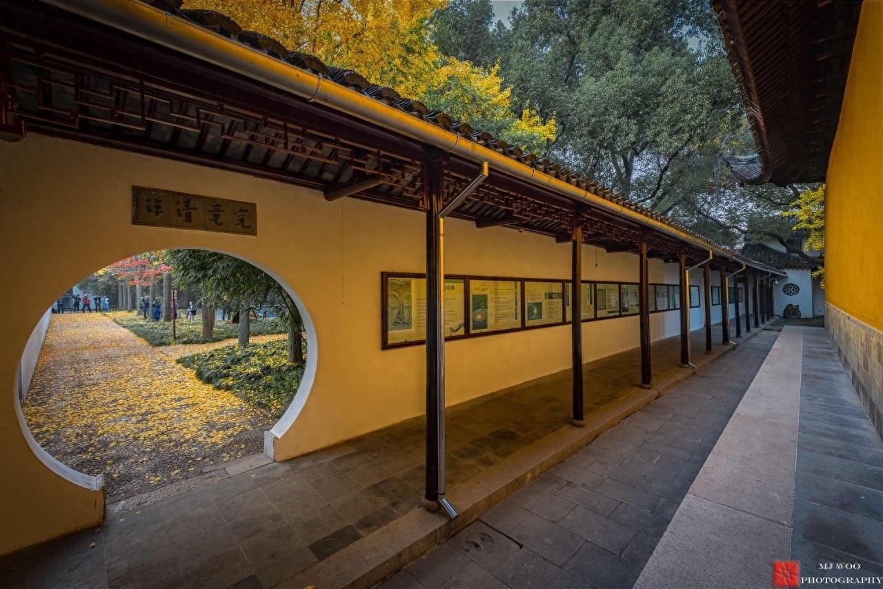 苏州西园寺位于苏州阊门外虎丘路西园，现存建筑为清代重建