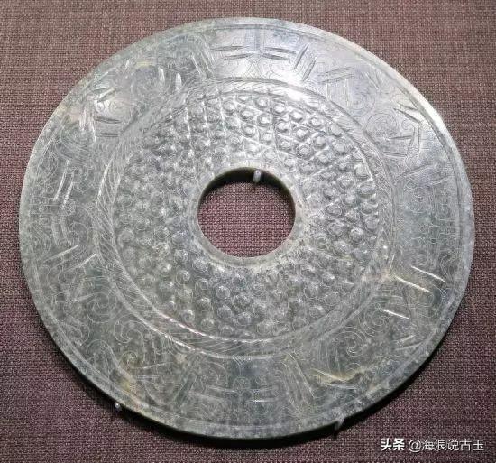 汉代玉璧 龙形玉佩的解析图