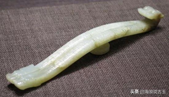 汉代玉璧 龙形玉佩的解析图