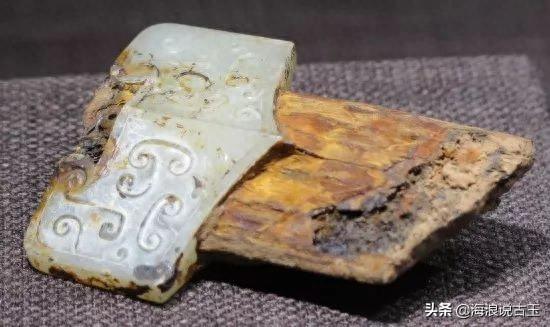 汉代玉璧 龙形玉佩的解析图