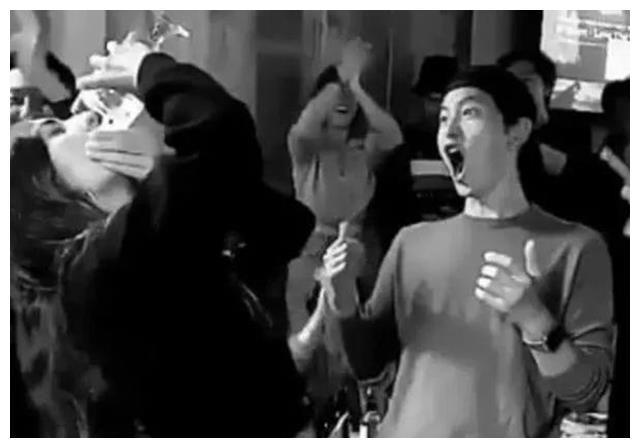 多大的怨气?宋仲基推倒与宋慧乔婚房,想彻底抹去曾经美好回忆!