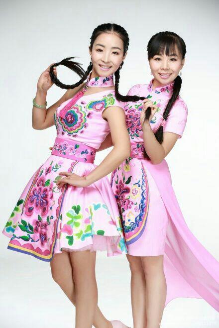 王小妮连唱十首（著名歌手王小妮个人艺术简介）(4)