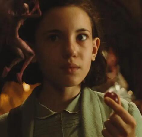 潘神的迷宫奥菲利亚为什么要吃葡萄 这代表了什么含义