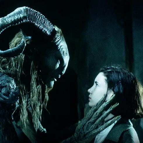 潘神的迷宫奥菲利亚为什么要吃葡萄 这代表了什么含义