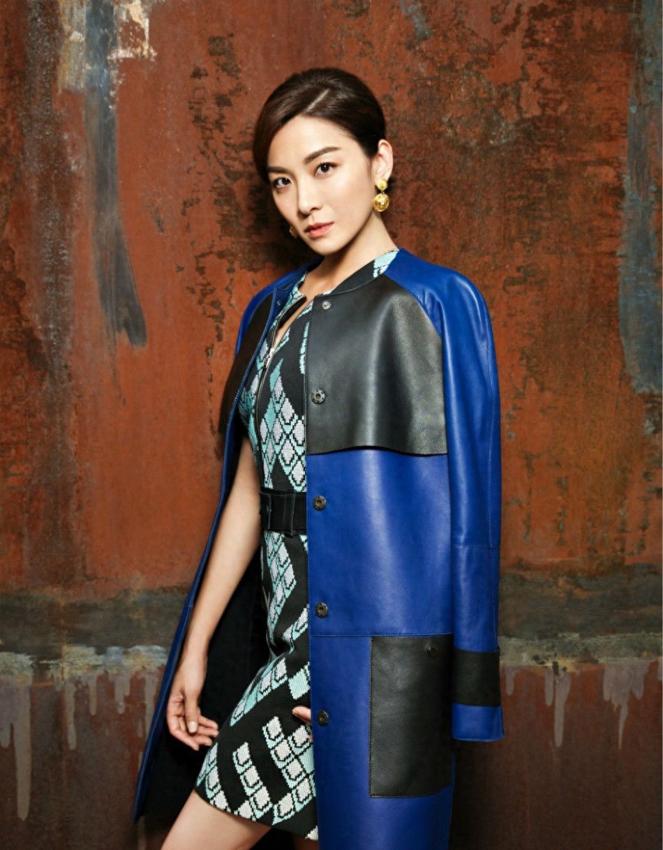 她的侧脸很像林青霞、笑起来的时候又像潘仪君,被评为超级明星脸