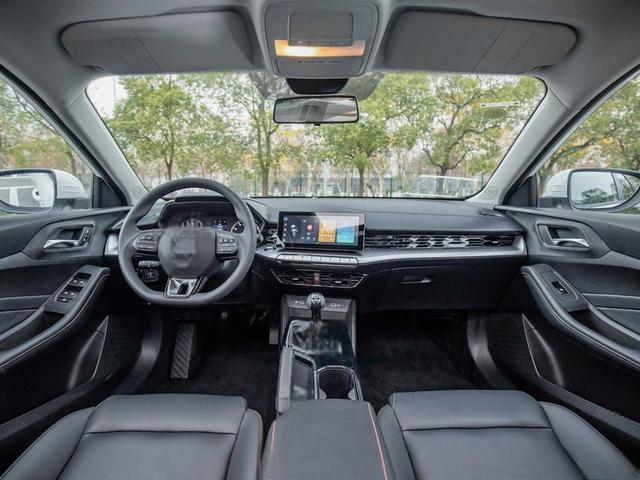 名爵52025款三厢落地多少钱?名爵5官方价-