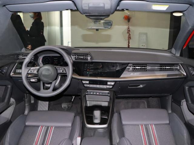 奥迪A32025款三厢落地价最低多少钱？奥迪A3成交价-