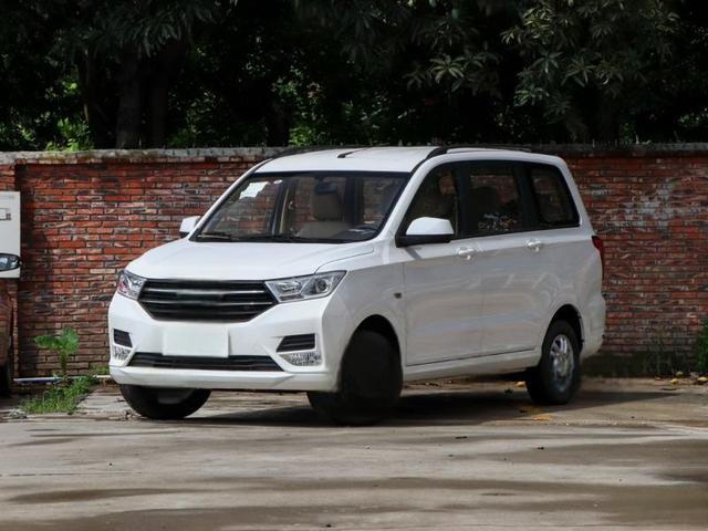 五菱宏光S2025款5座落地需要多少钱？五菱宏光S价格-