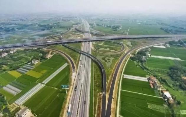 中国第一条高速公路,到底是哪条?-