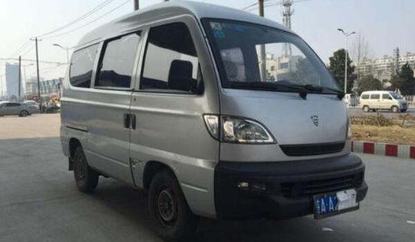 哈飞中意面包车多重-