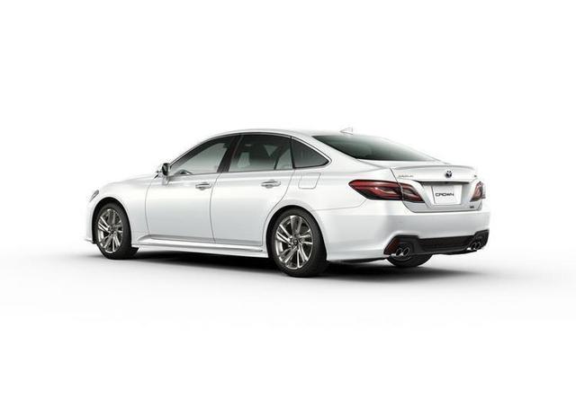 新款丰田皇冠正式开售售价约32万人民币-