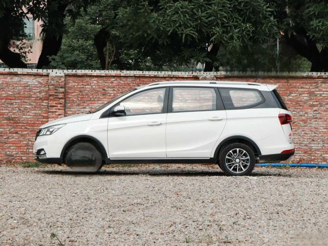 宝骏7302025款自动挡最低价格是多少钱?宝骏730裸车价-