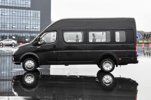 搭2.5T柴油发动机 东风御风超值版上市售10.38万起-