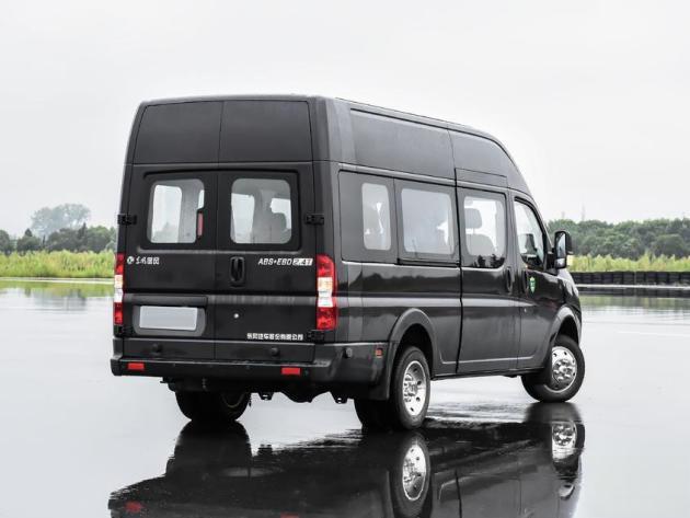 搭2.5T柴油发动机 东风御风超值版上市售10.38万起-