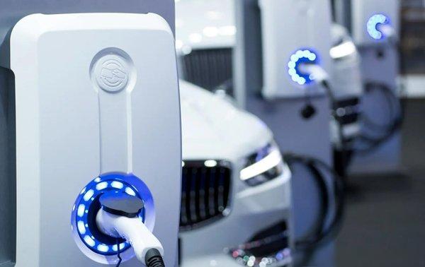 电动汽车充一次电多少钱？充电桩充电收费标准-